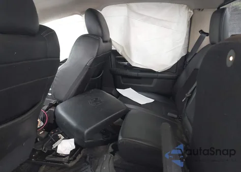 2017 Ram 1500 Night 4X4 5'7 Box z USA, uszkodzony, nr VIN 1C6RR7MT5HS647723